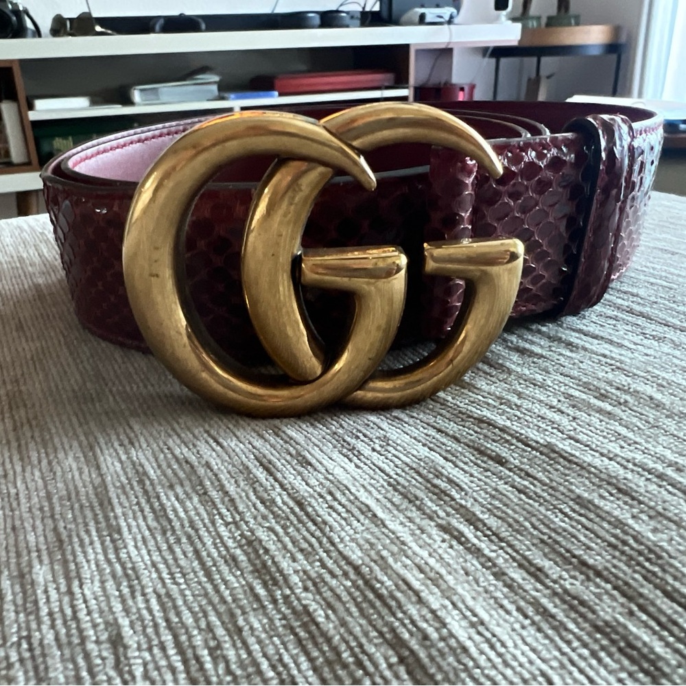 Gucci woman’s Red Snakeskin Belt with Gold GG Buckle